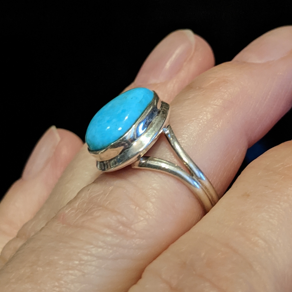 Arizona Mohave Turquoise .925 Silver Ring, size 6. - Picture 4 of 8
